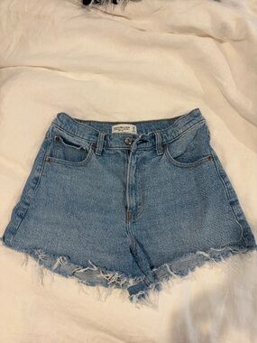 Abercrombie the 90s relaxed cutoff short